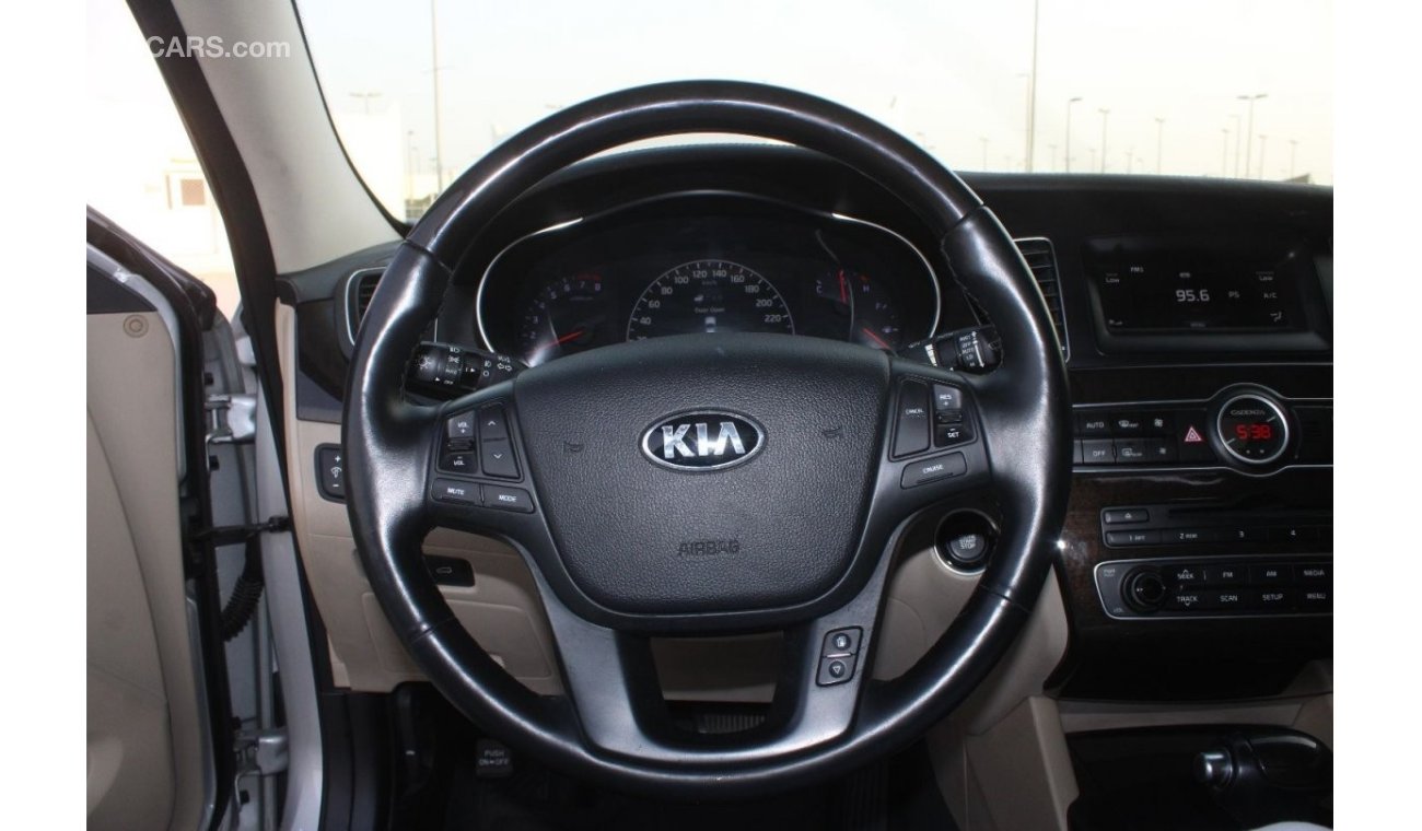 Kia Cadenza Kia Cadenza 2015 full option GCC, in excellent condition, without paint, without accidents