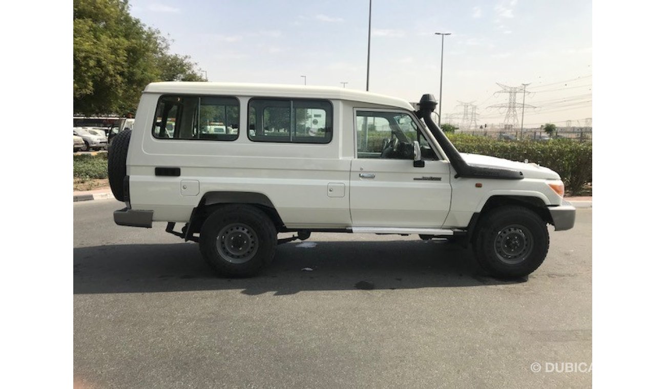 تويوتا لاند كروزر Semi Long Wheel Base 4.5L Diesel LX