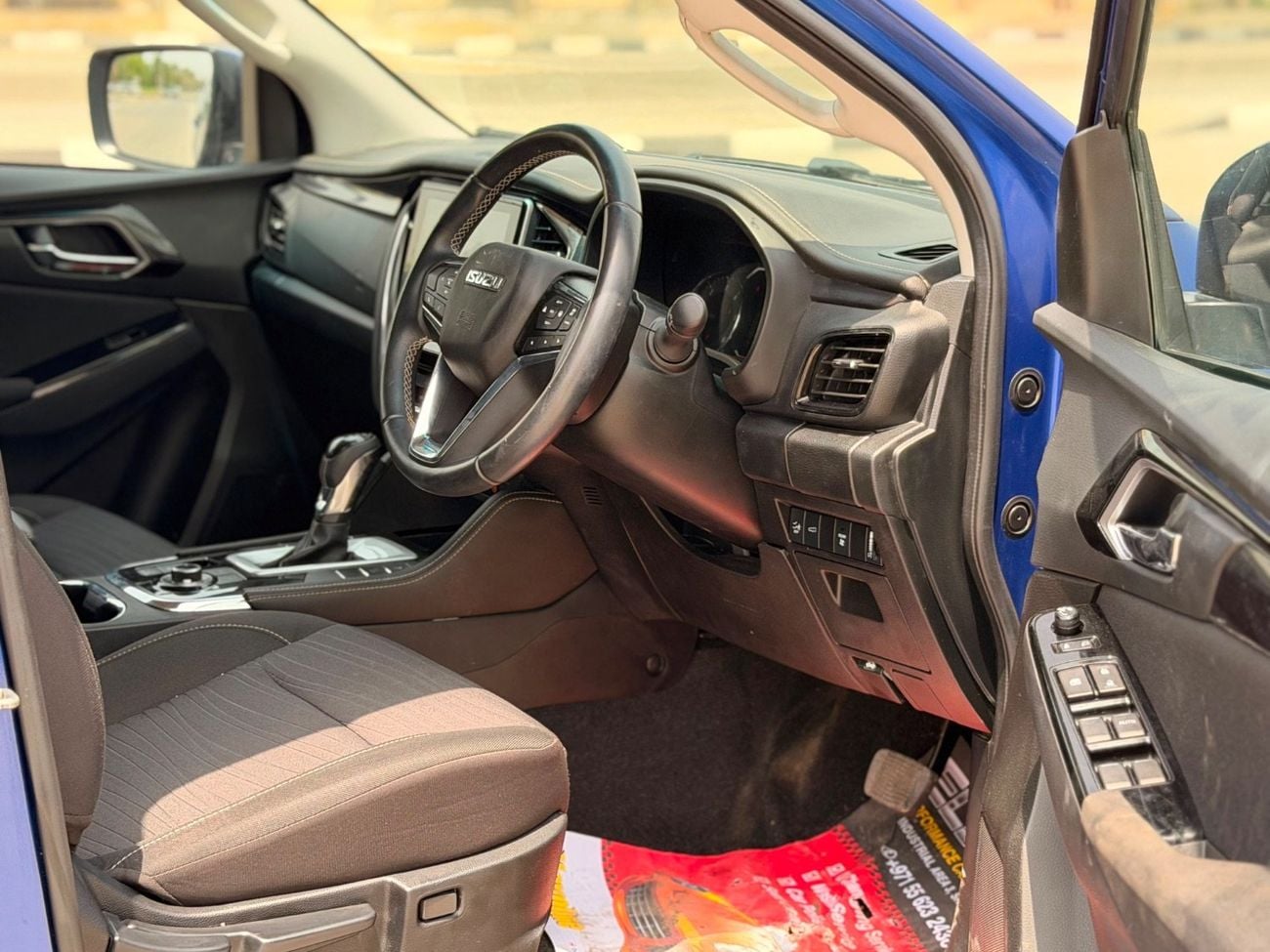 Isuzu MU-X HALF OPTION