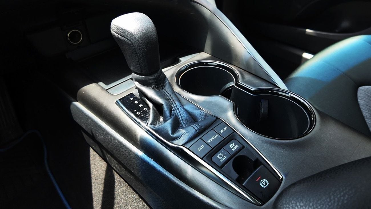 Toyota Camry LE 2.5L (176 HP) | Agency Warranty | Complete Service History | Zero Downpayment Support