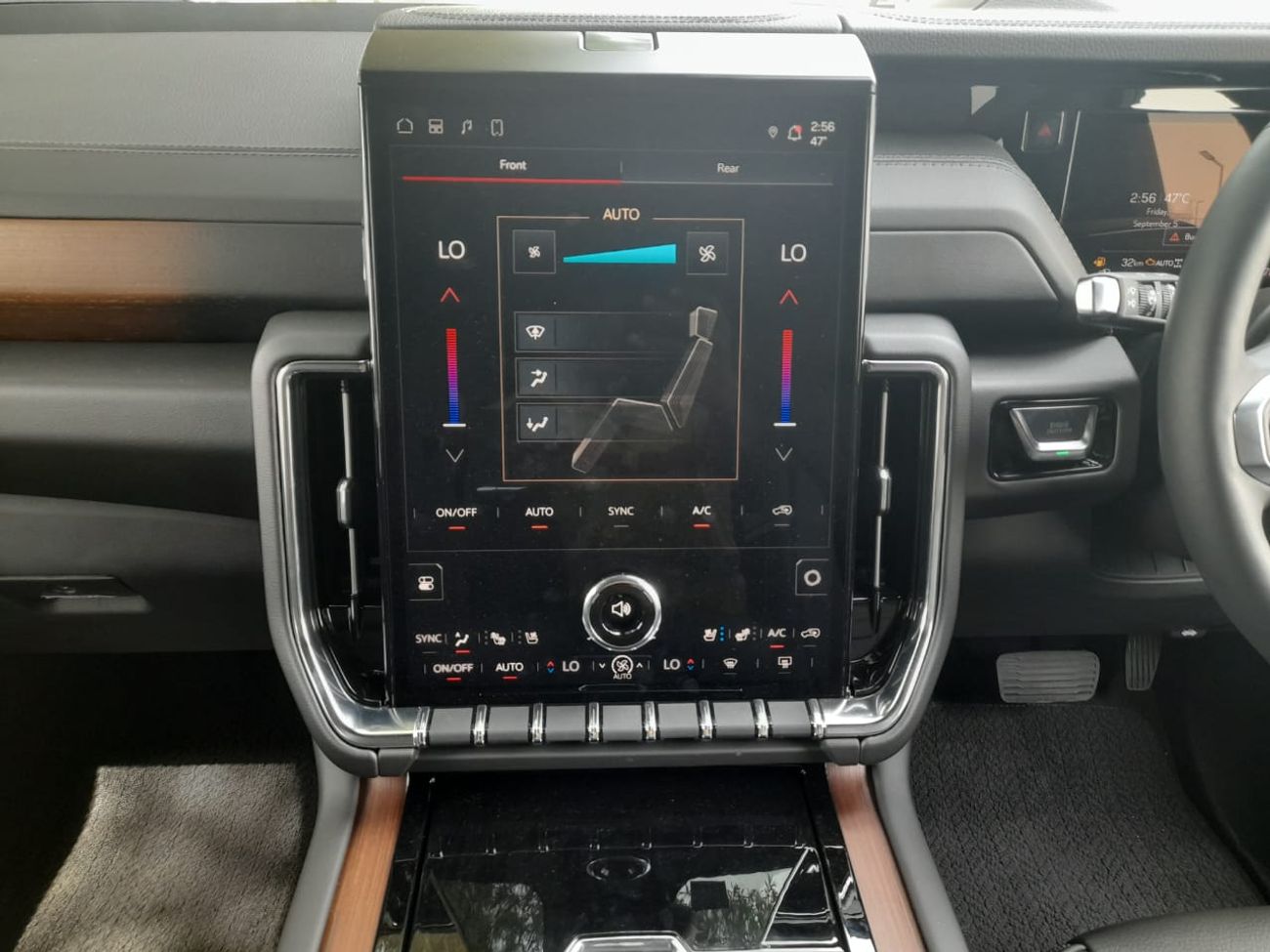 GMC Yukon 6.2 V8 Denali (AWD) Right-Hand drive.2 V8 Denali (AWD)