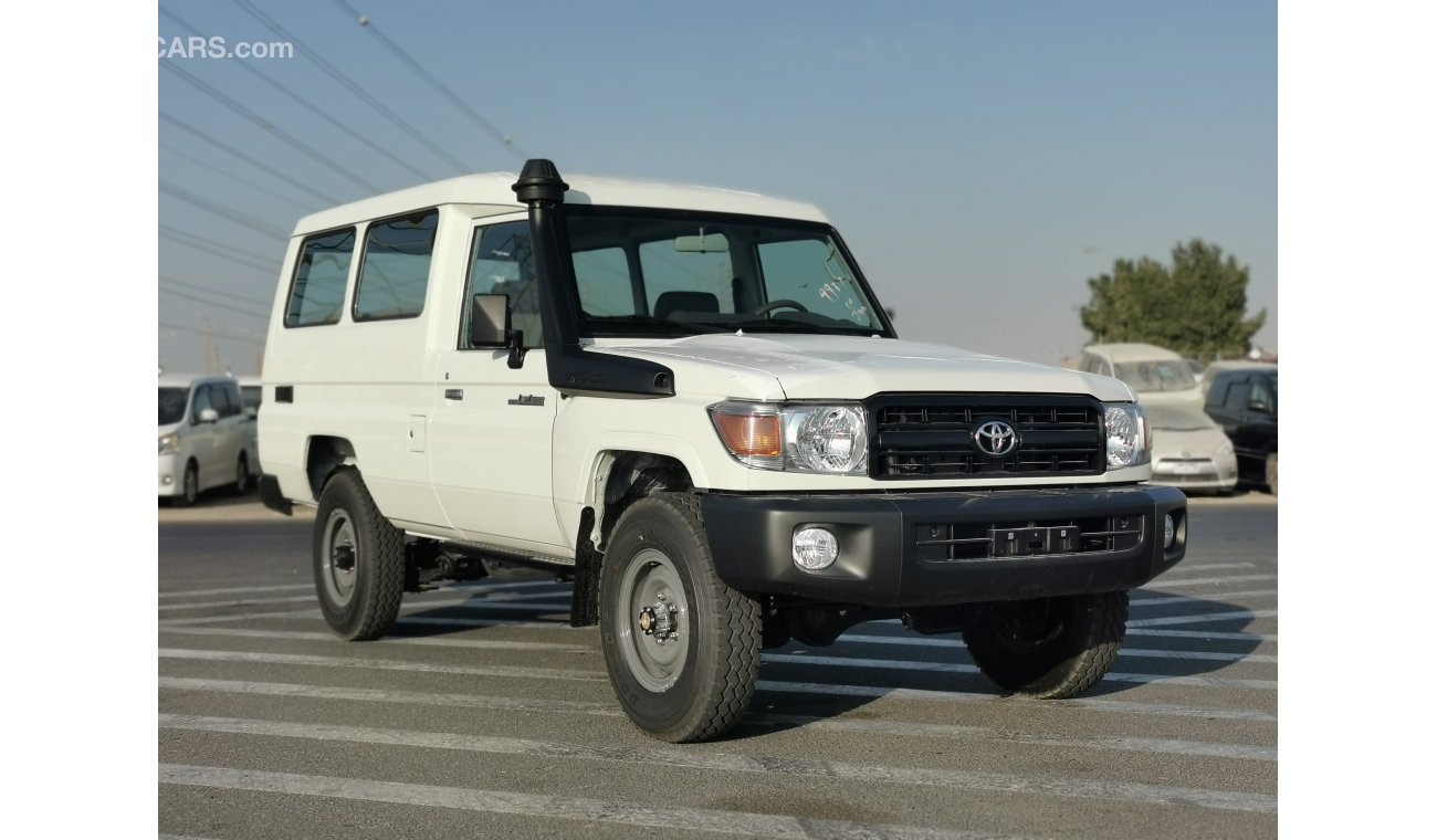 تويوتا لاند كروزر هارد توب 4.2L DIESEL, 16" TYRE, KEY START, XENON HEADLIGHTS (CODE # HTLX78)