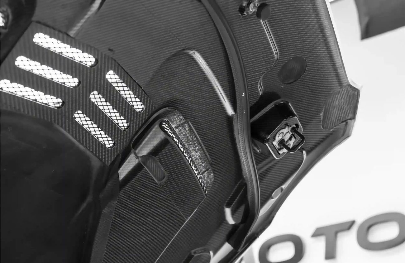 BRABUS SL65 - Mercedes-Benz 6.0L V-12 Bi-Turbo Engine