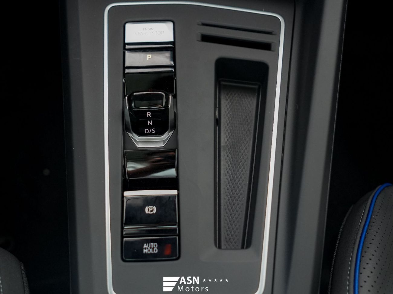 Volkswagen Golf R-Line Black Package 1.5 Turbo 2025 (Harman Kardon + HUD)