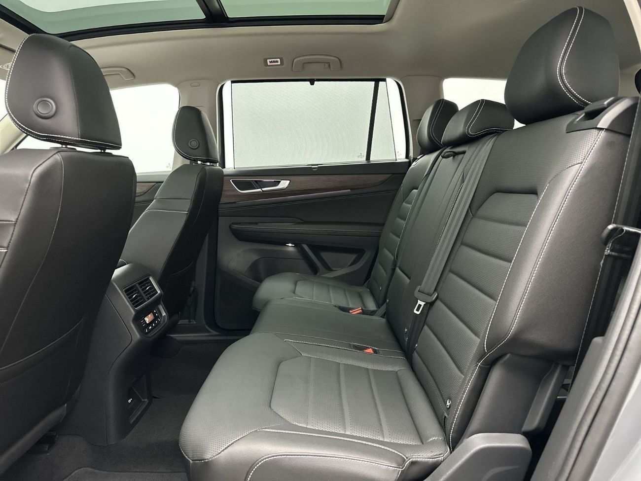 Volkswagen Teramont Comfortline 3.6L Comfortline 2.0 (Ref#53632) - 34,100 AED SAVINGS from New Car