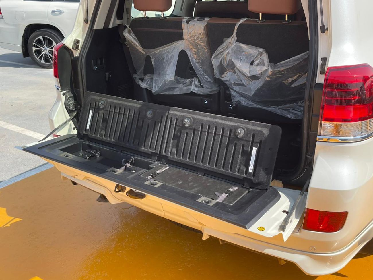 تويوتا لاند كروزر Toyota Land Cruiser VXS Grand Touring 2021 V8 5.7L