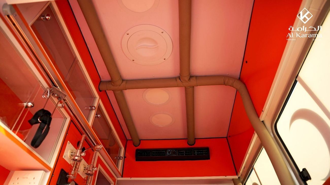 تويوتا لاند كروزر 70 خدمات الطوارئ الطبية | سيارة إسعاف | LC78 | محرك 4.2 لتر، دفع رباعي، ناقل حركة يدوي | 3 أبواب