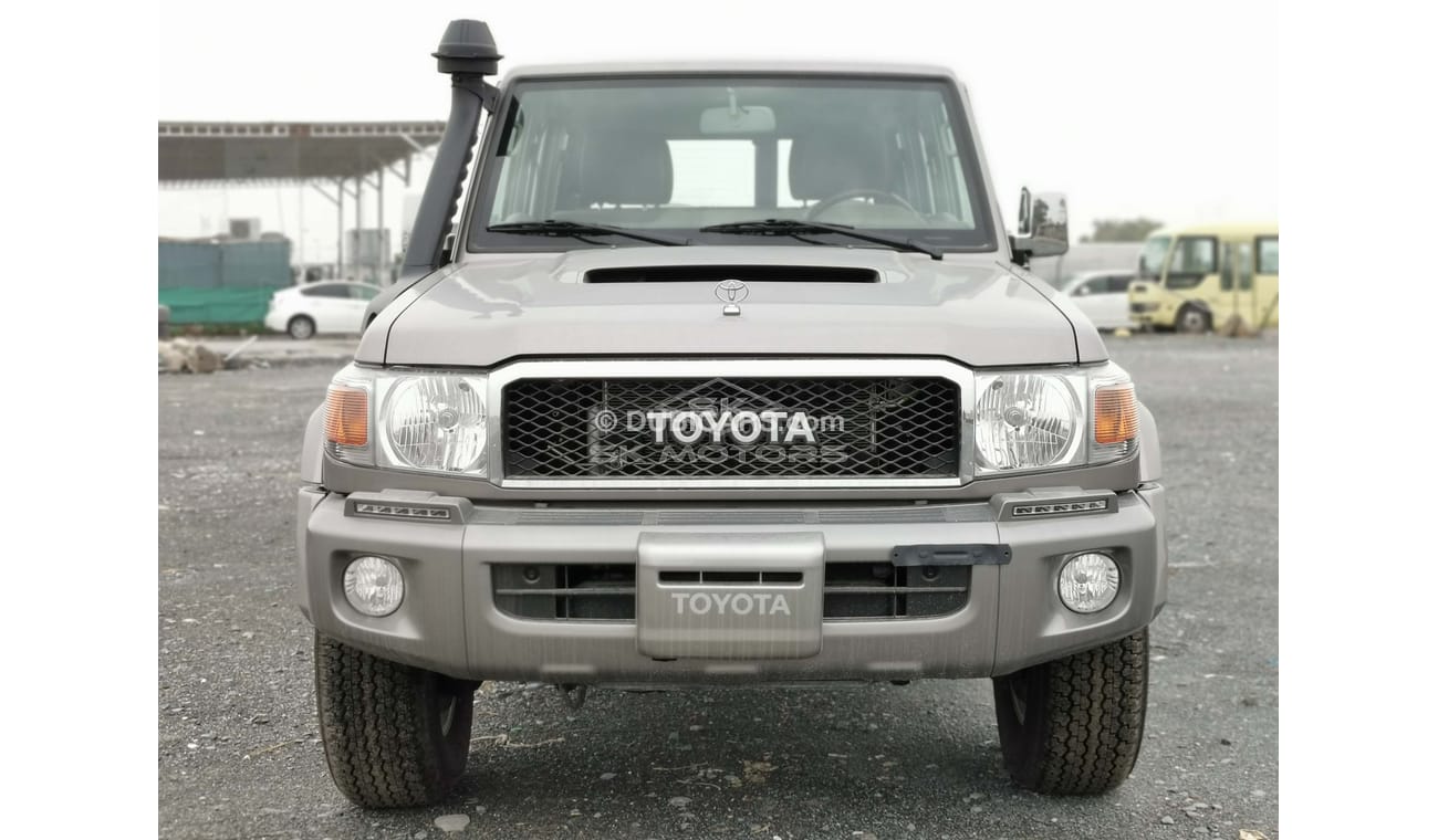 تويوتا لاند كروزر 70 4.5LDiesel, M/T,  Alloy Rims, Diff Lock, Rear Camera, 4WD (CODE # LX7603)