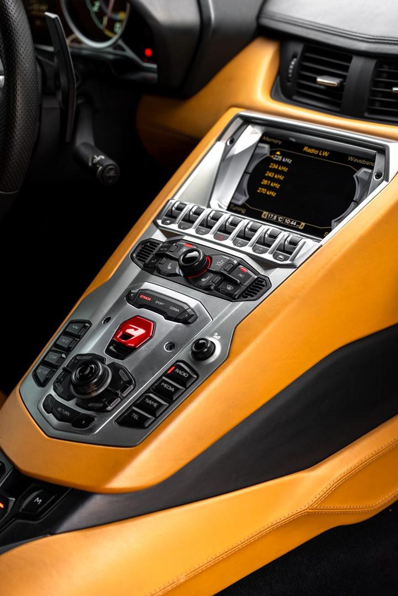 Lamborghini Aventador 6.5L V12 GCC Full service history