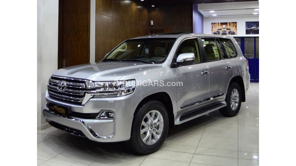 Toyota Land Cruiser GXR - V8 for sale: AED 229,500. Grey/Silver, 2018