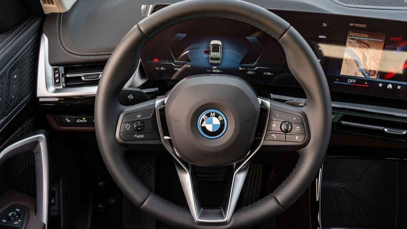 بي أم دبليو iX1 2025 | BMW IX1 EDRIVE25L X DESIGN PACK