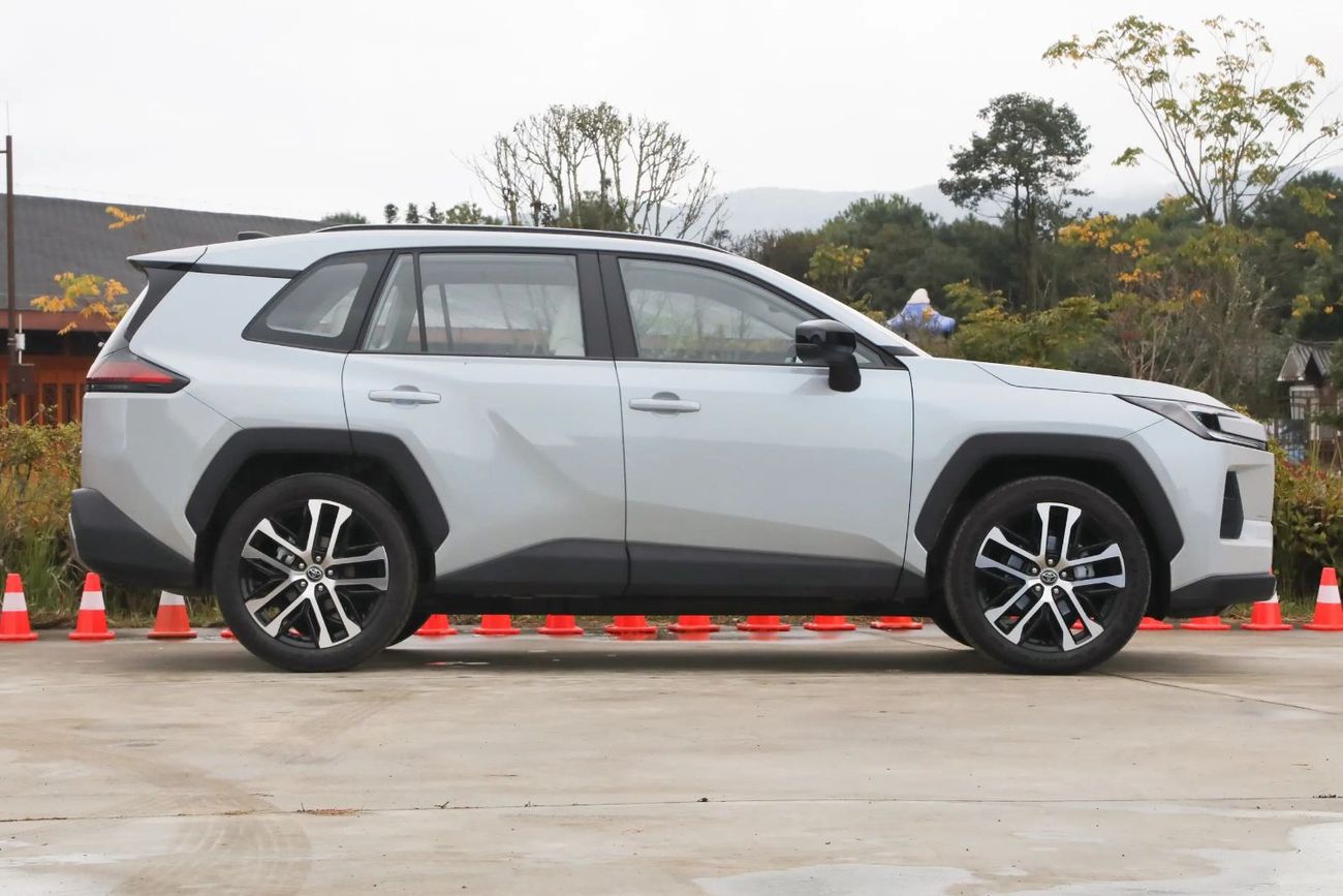 Toyota Wildlander 2.0 4wd pro+