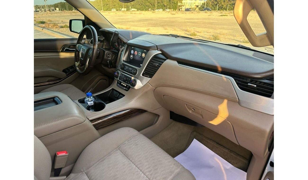 GMC Yukon SLE 5.3L 4WD (8 Seater) GMC YUKON 2017 GCC ORGINAL PAINT // ACCIDENT FREE // PERFECT CONDITION