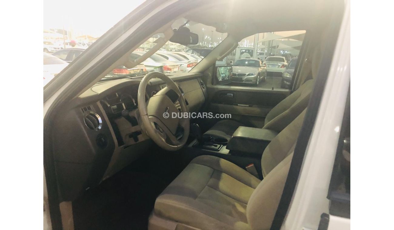 فورد إكسبيديشن فورد اكسبدشن موديل 2013 خليجي  السياره بحاله ممتازه من الداخل والخارج ولا تحتاج اي مصروف