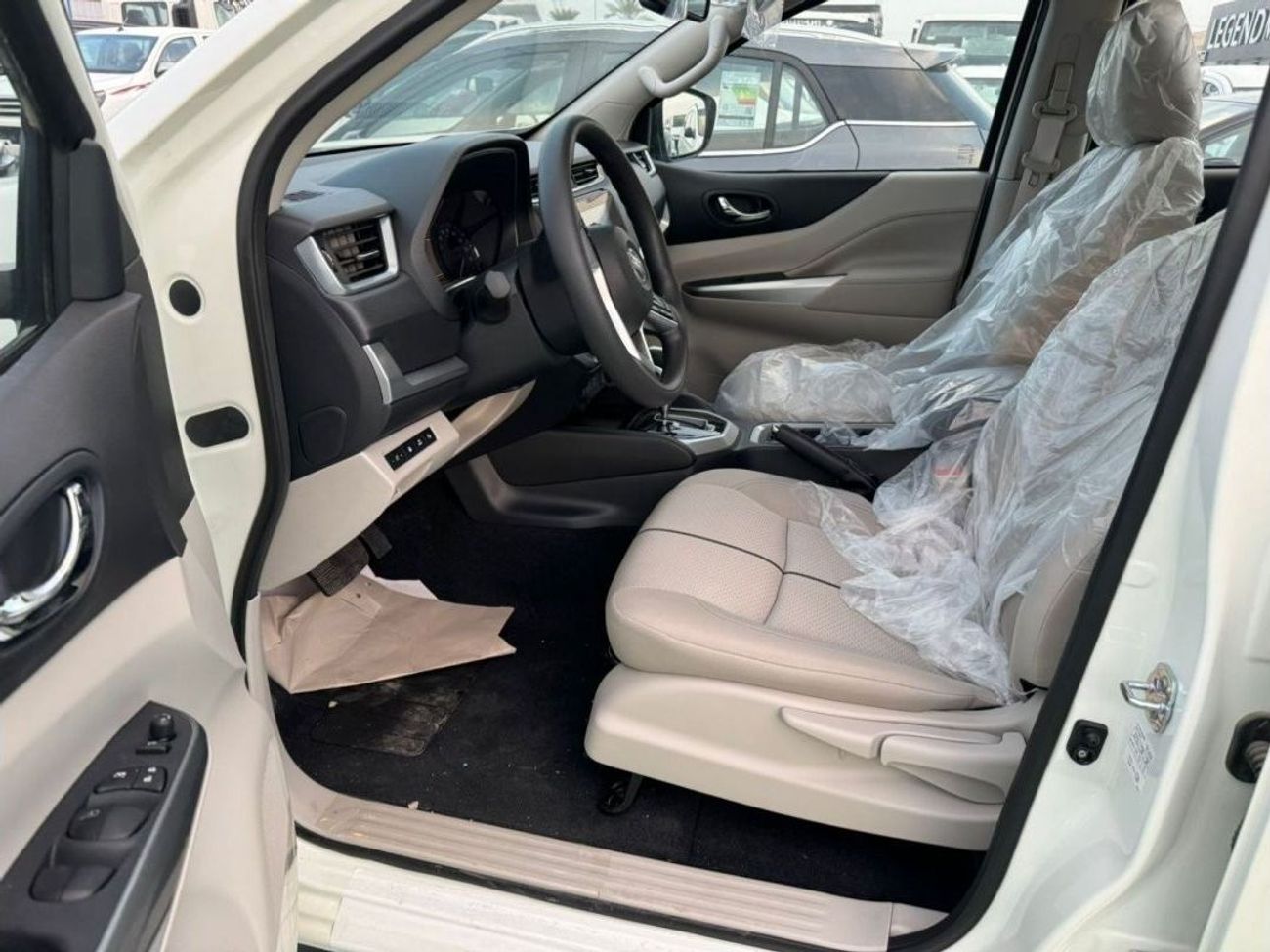 نيسان إكستيرا 2.5L PETROL TITANIUM 4WD 2023 GCC