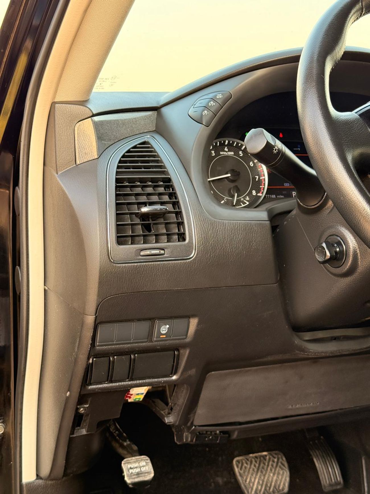 Nissan Armada 4WD 2022 model