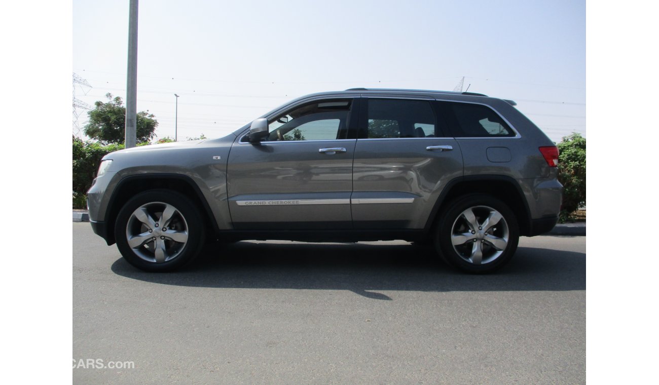 Jeep Grand Cherokee 2012 V8 HEMMI OVERLAND FULL SERVICES HISTORY , ORIGINAL PAINTS, ACCIDENT FREE