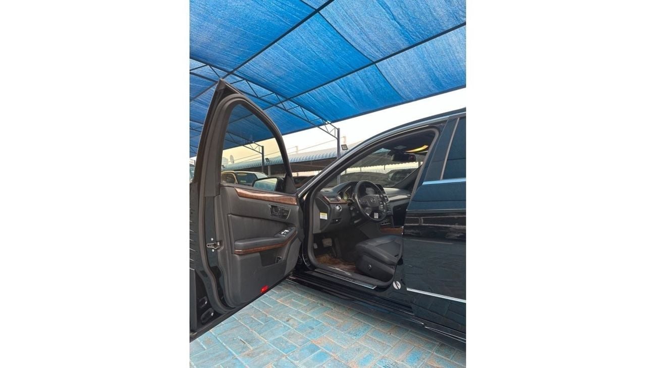 مرسيدس بنز E 350 السيارة بحالة ممتازة مرسيدس بنز 2011 E350 من الداخل جلد أسود دفع ثنائي