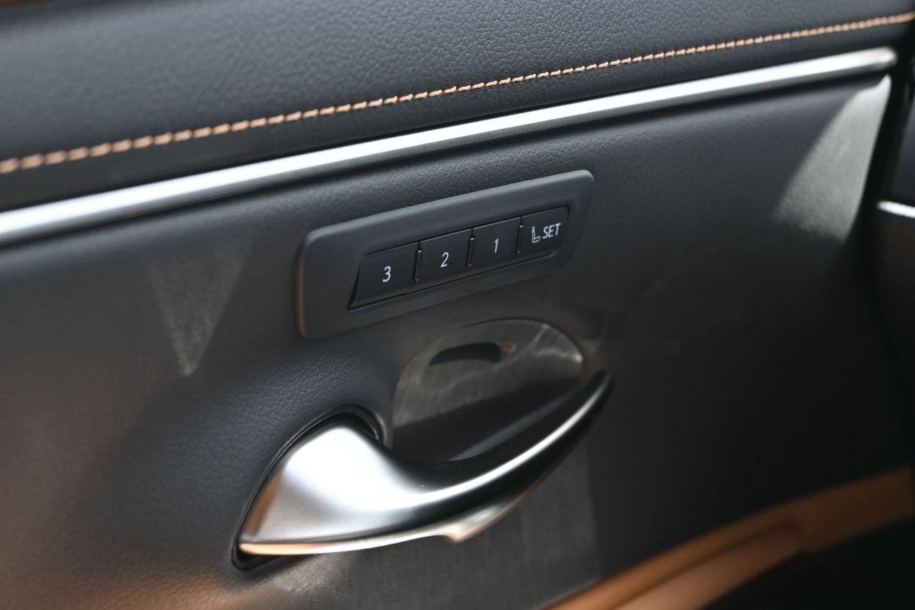 Lexus ES350 Exclusive 3.5L Lexus ES350 3.5L V6 Petrol, Color White Model 2025