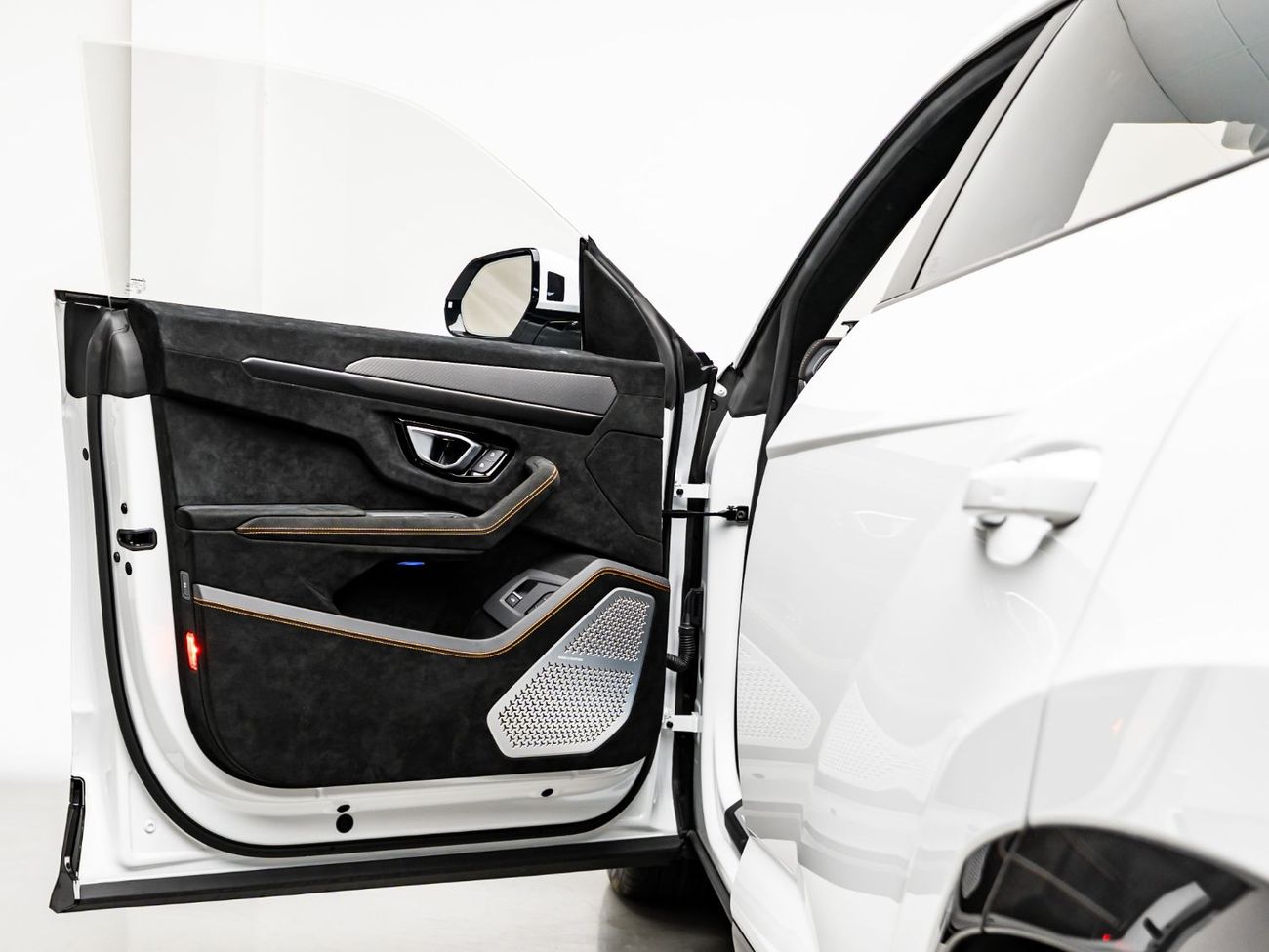 لامبورغيني اوروس 4.0T V8 Performante