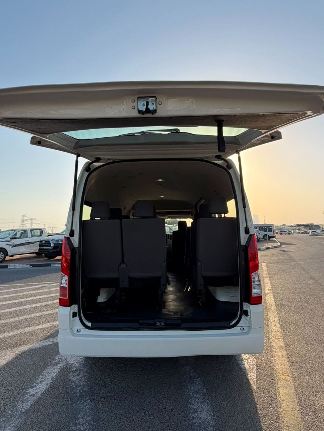 تويوتا هاياس 2020 Toyota Hiace 3.5L V6 GCC- Passenger - Patrol - Manual - 13 Seater - No Accident