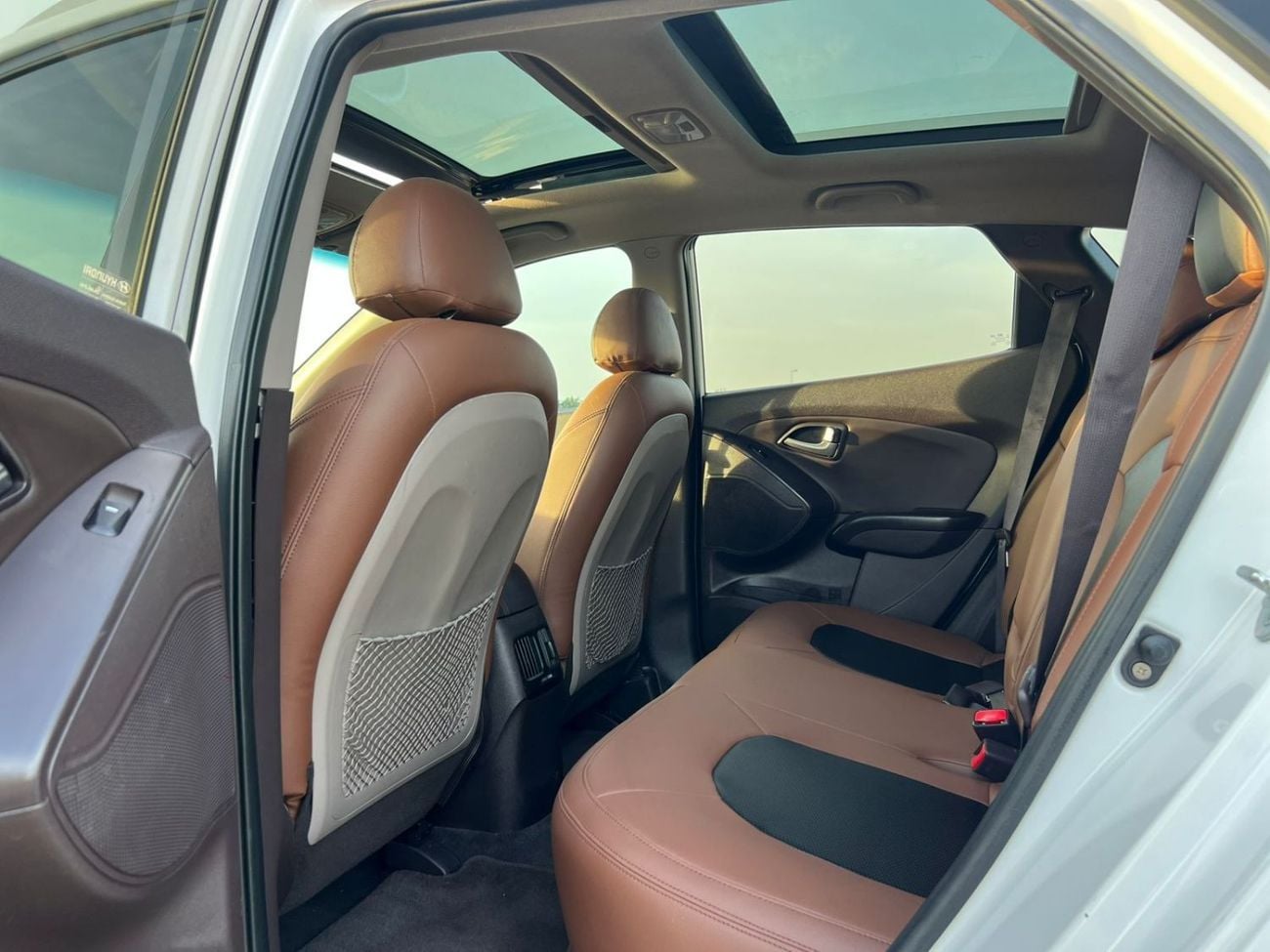 هيونداي توسون  2014 Hyundai Tucson 2.4L V4 - Rear Camera - panoramic sunroof - Leather Seats