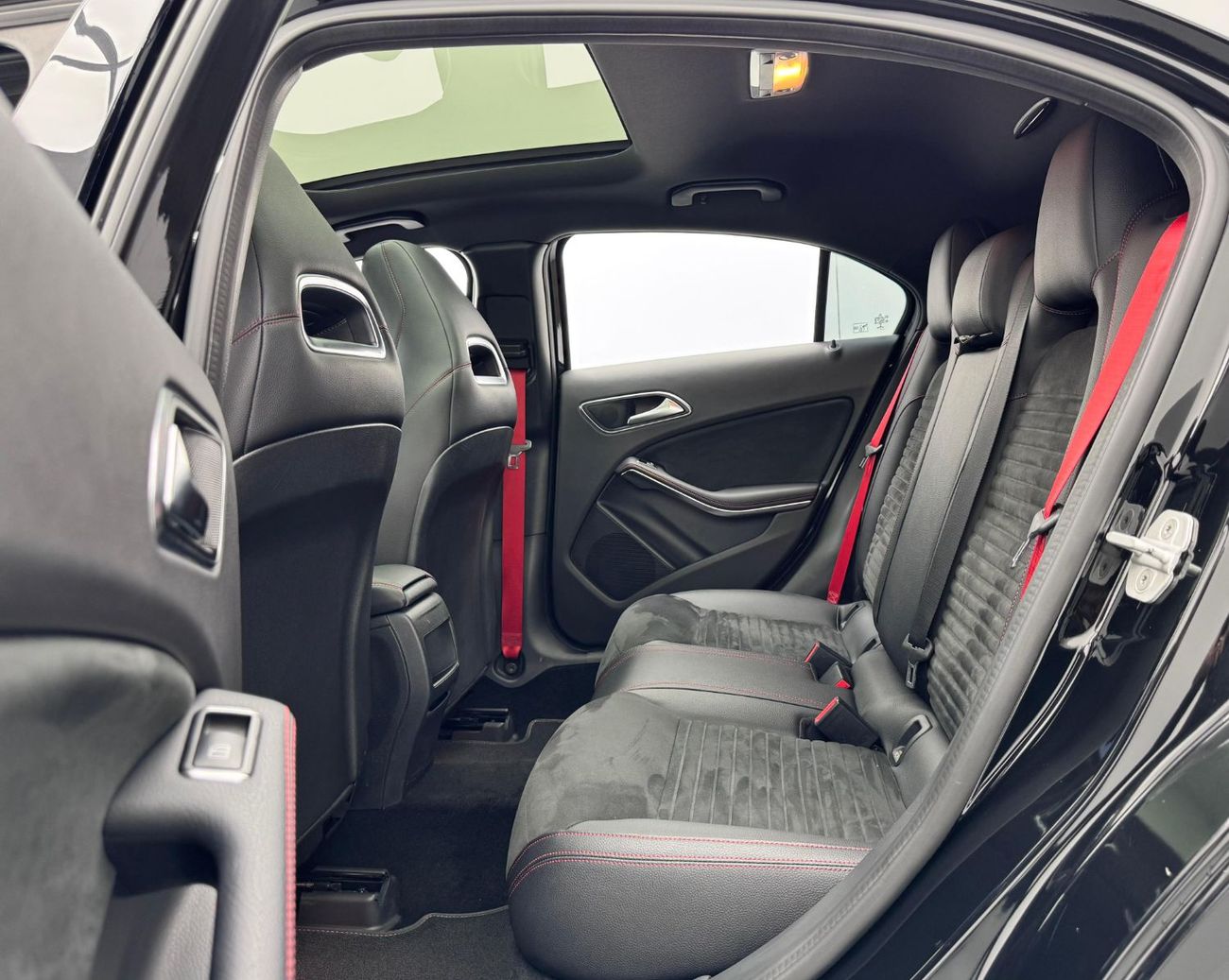 مرسيدس بنز A 250 std 2.0L (221 HP) 2018 Mercedes A250, Warranty, Full Service History, Excellent Condition, GCC