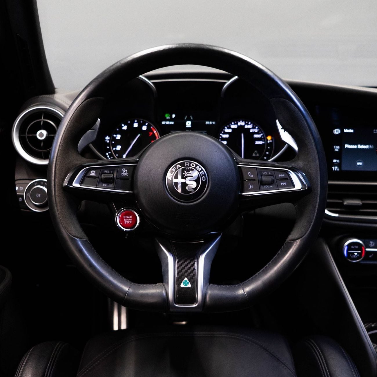 ألفا روميو جوليا QUADRIFOGLIO