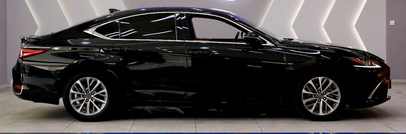لكزس ES300h GCC // NO ACCIDENTS NO PAINT