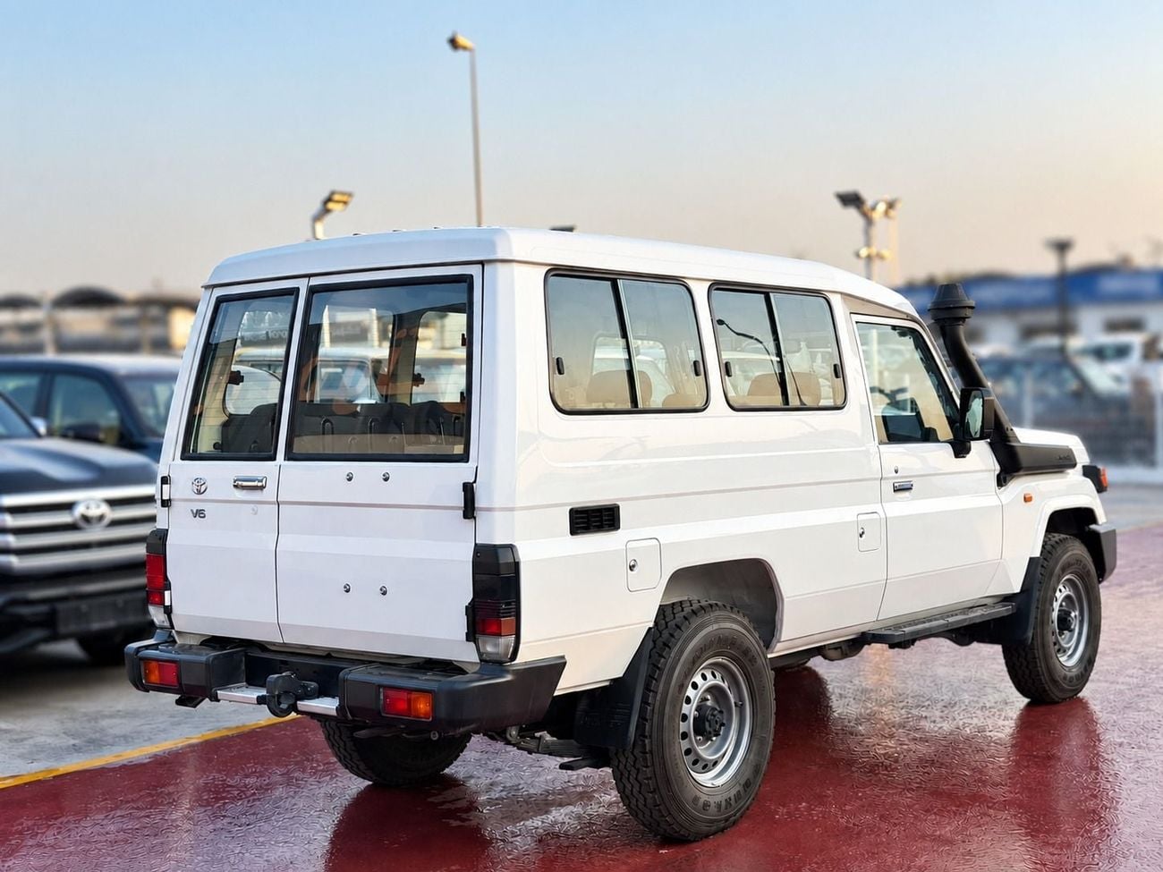 تويوتا لاند كروزر 70 LC 78 HARDTOP 4.0L MT تويوتا لاند كروزر LC78 بنزين 4.0 لتر