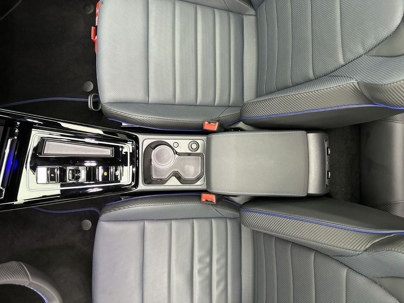 فولكس واجن جولف ار Base 2.0T