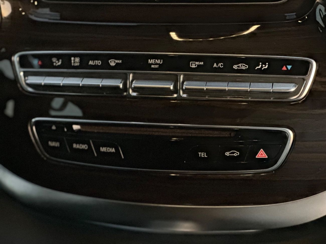 Mercedes-Benz V 250 Std 2.1L MODEL 2020 GCC CAR PERFECT CONDITION INSIDE AND OUTSIDEE