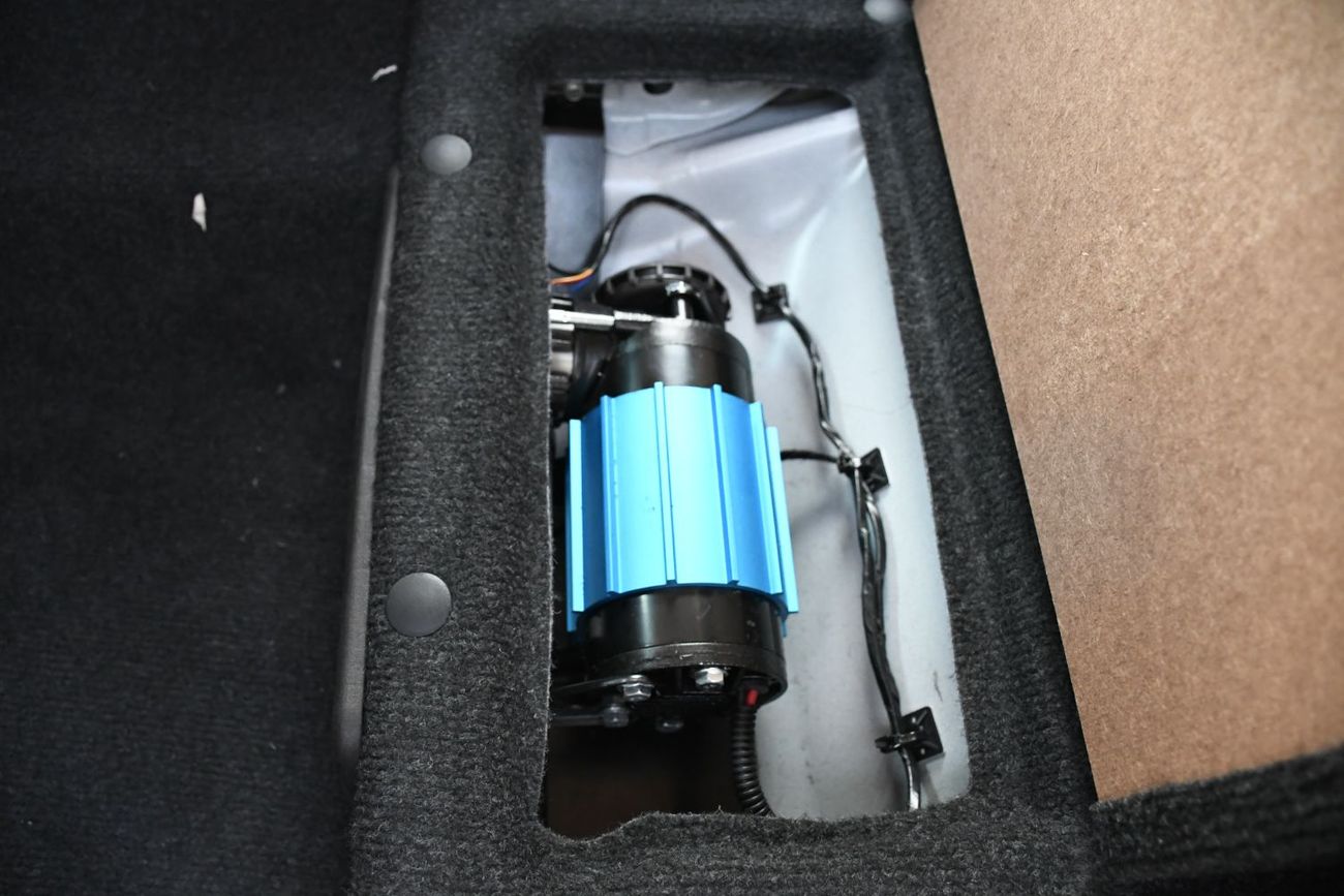 تويوتا هيلوكس 2.7L AUTOMATIC FULL OPTION