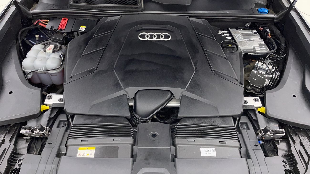 Audi Q8 55 TFSI quattro S-Line sports & Black Gloss package 3.0L (340 HP) 2023 55 TFSI QUATTRO | AED 3357/Mo