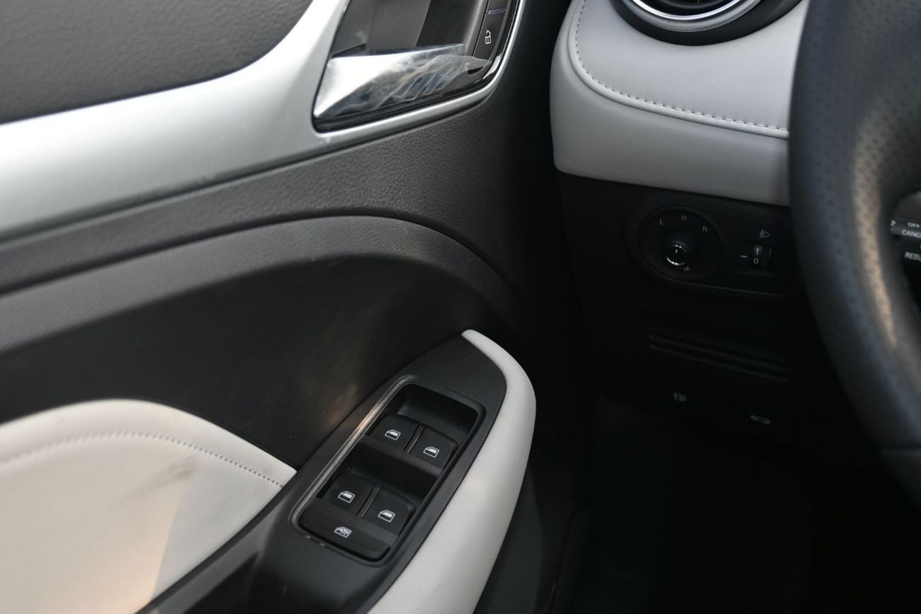 MG ZS MG ZS Luxury 1.5L Petrol Model 2025, Color Silver