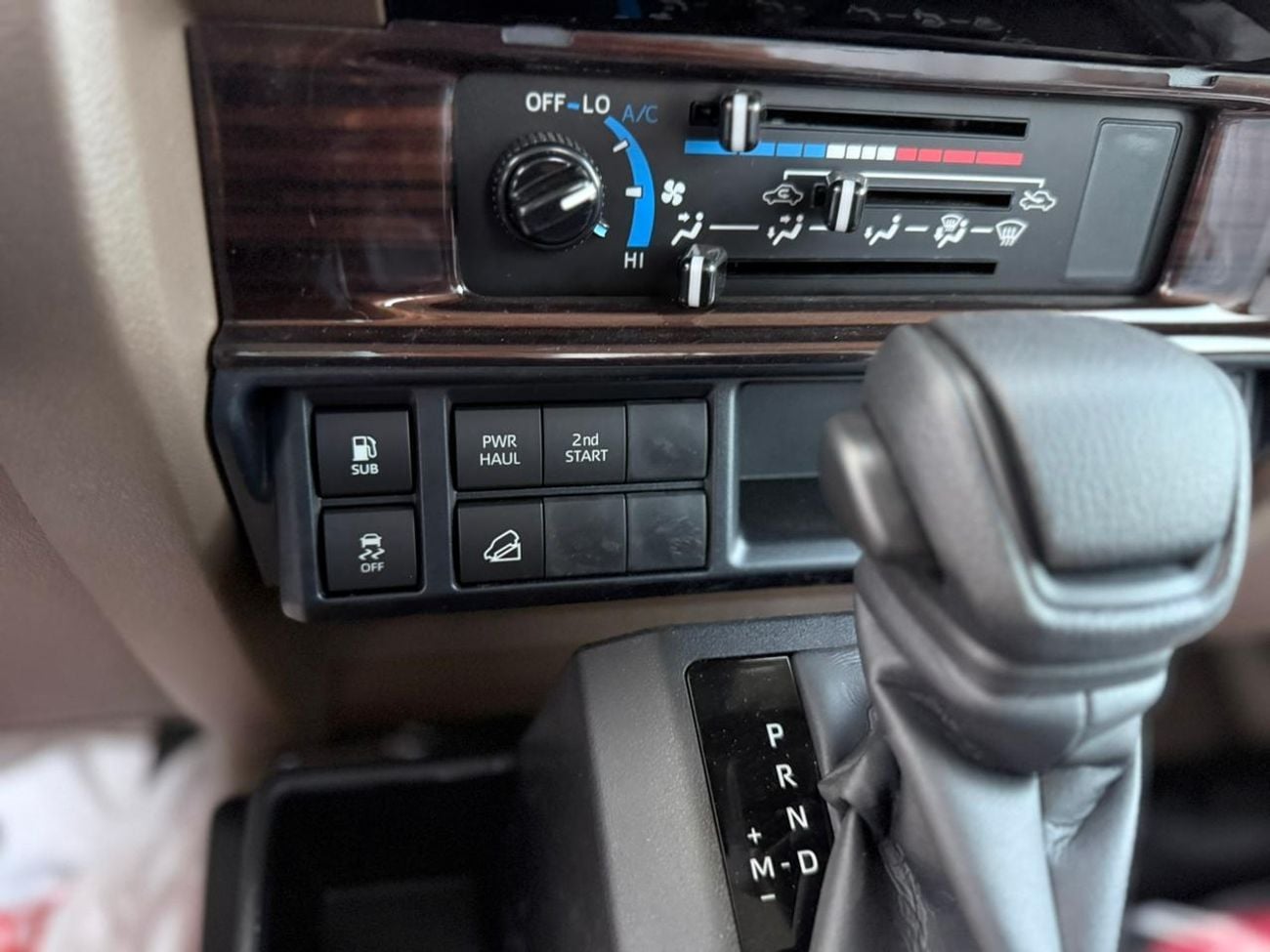 تويوتا لاند كروزر بيك آب 4.0 SINGLE CAB FULL SAUDI SPECS