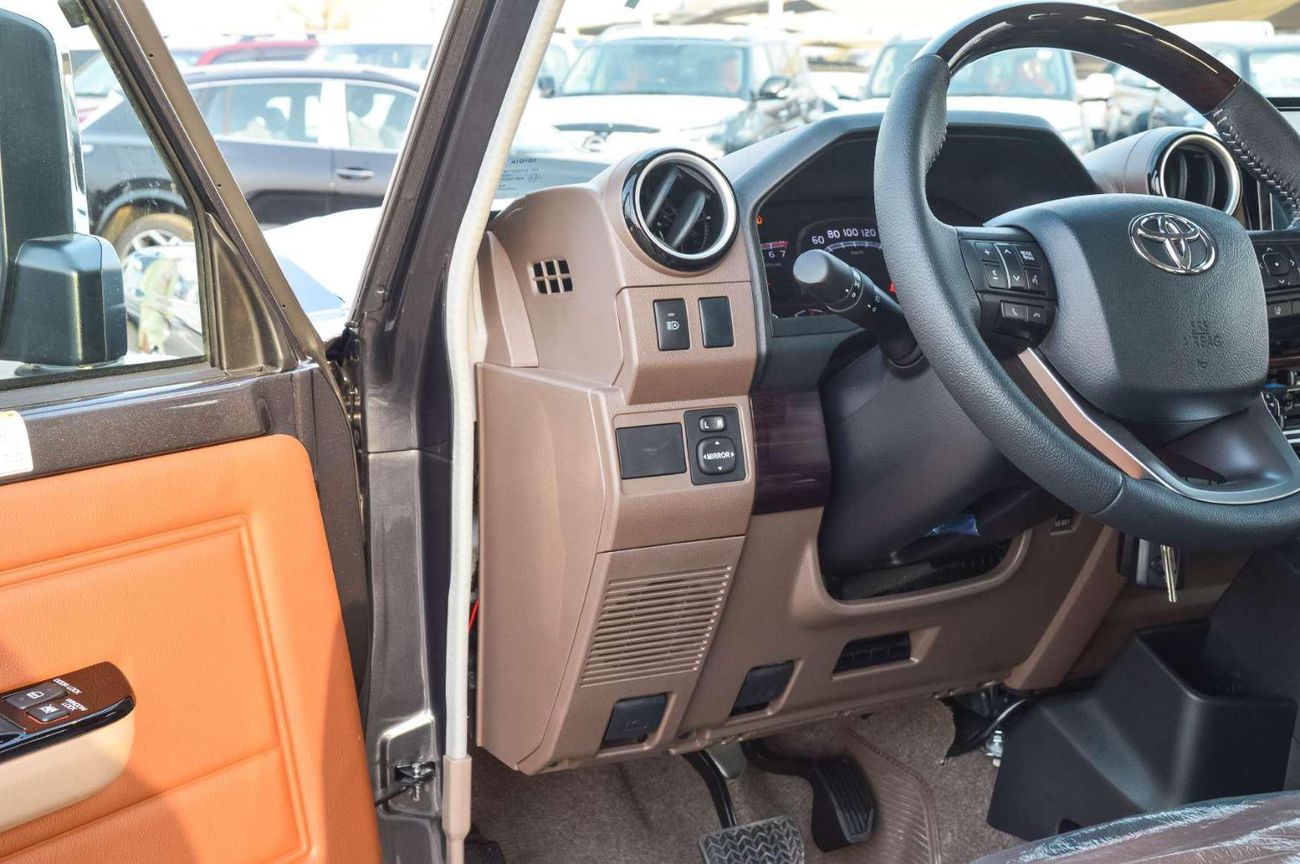 تويوتا لاند كروزر 70 TOYOTA LAND CRUISER 76 4.0L 4WD PETROL SUV 2025