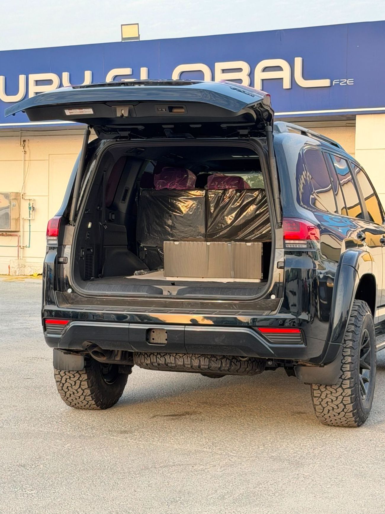 Toyota Land Cruiser VXR WITH OFFROAD EDIRTION KIT