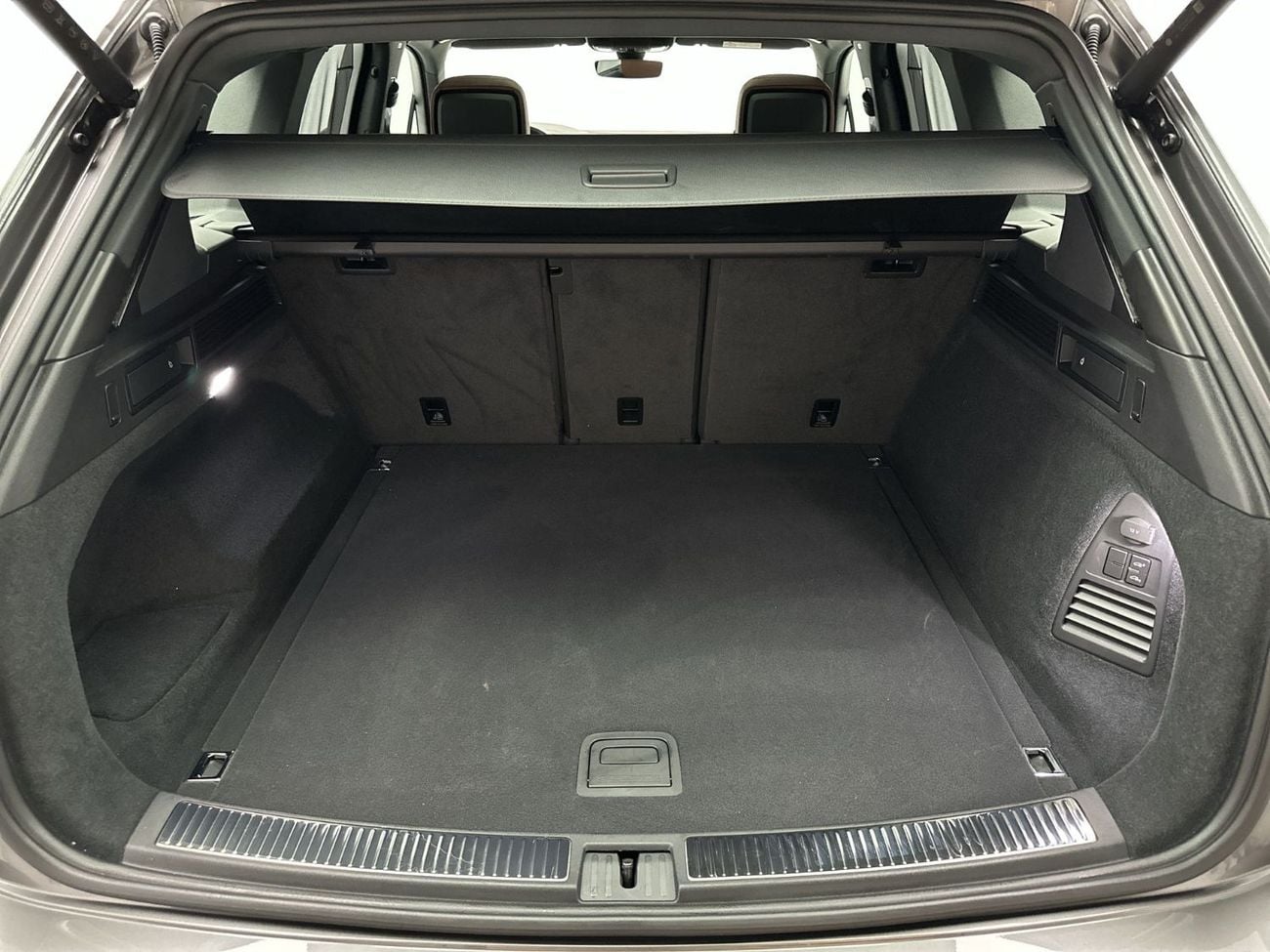 Volkswagen Touareg Touareg R-Line 3L (Ref#17105)
