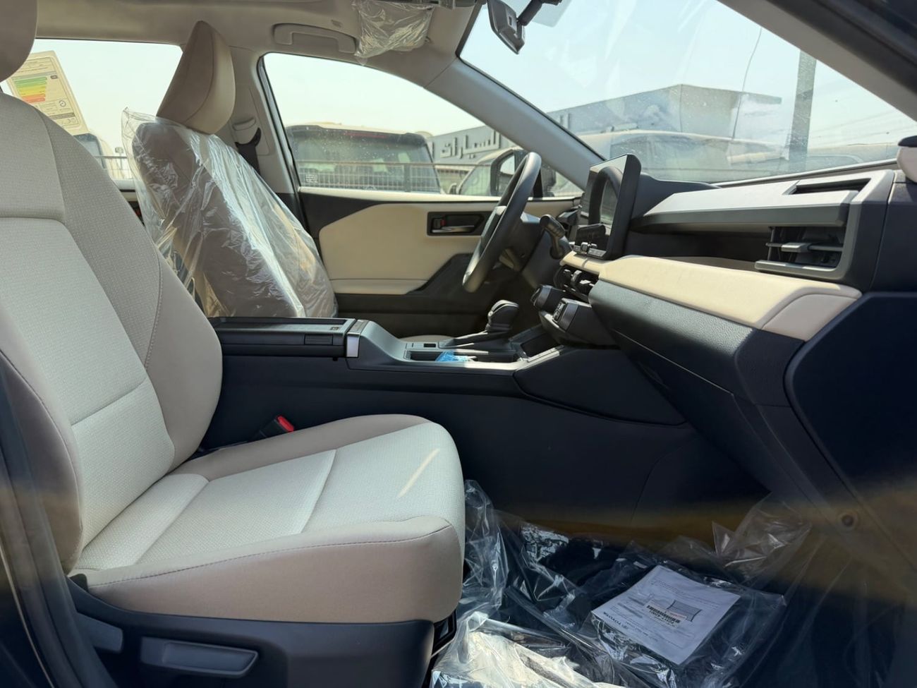 تويوتا راف ٤ XLE * الموديل: تويوتا RAV4 2026 * المحرك: 2.0 لتر بنزين * نوع الوقود: بنزين - يورو 4 * نظام الدفع: دفع ر
