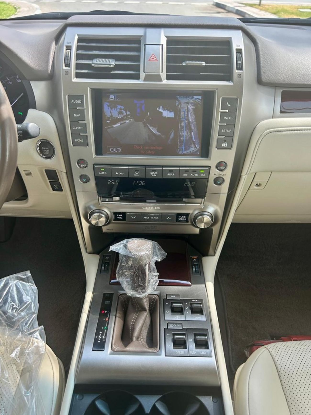 Lexus GX460 Platinum 4.6L FULL OPTION 2017 GCC LOW MILEAGE SINGLE OWNER WITH FSH IN MINT CONDITION