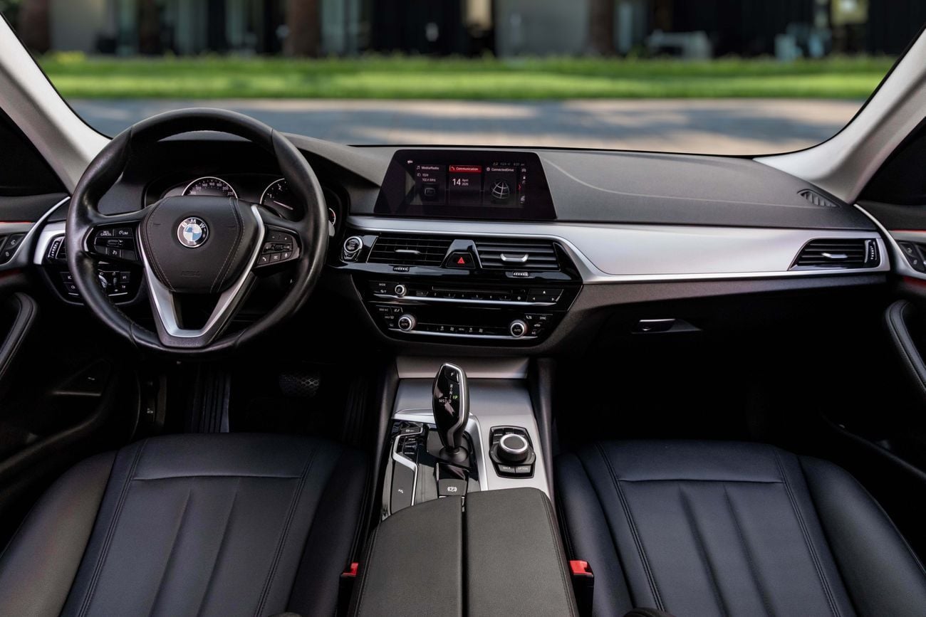 BMW 520i 520i | 1,665 P.M | 0% Downpayment | BMW HISTORY | UNDER WARRANTY!