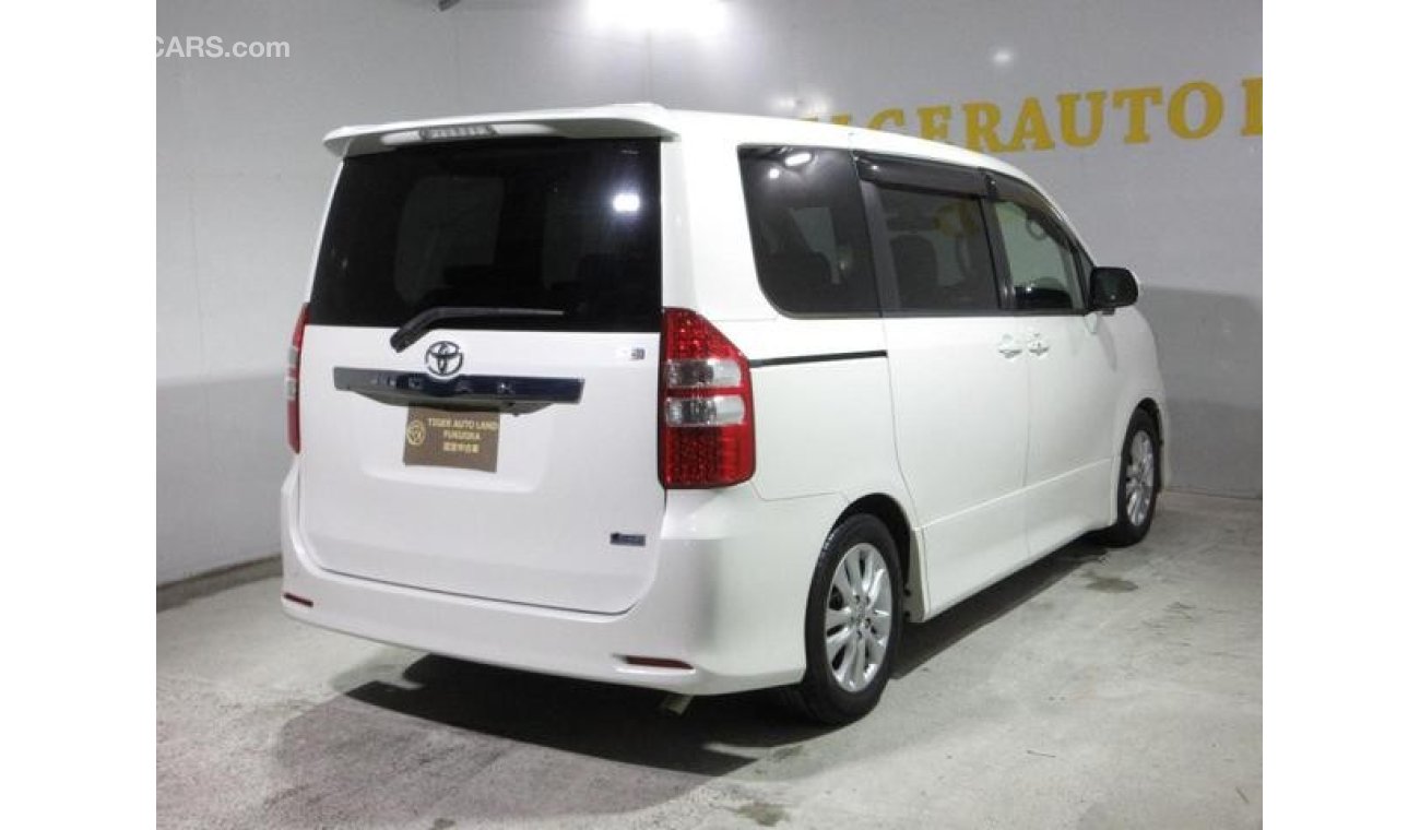 Toyota Noah ZRR70W