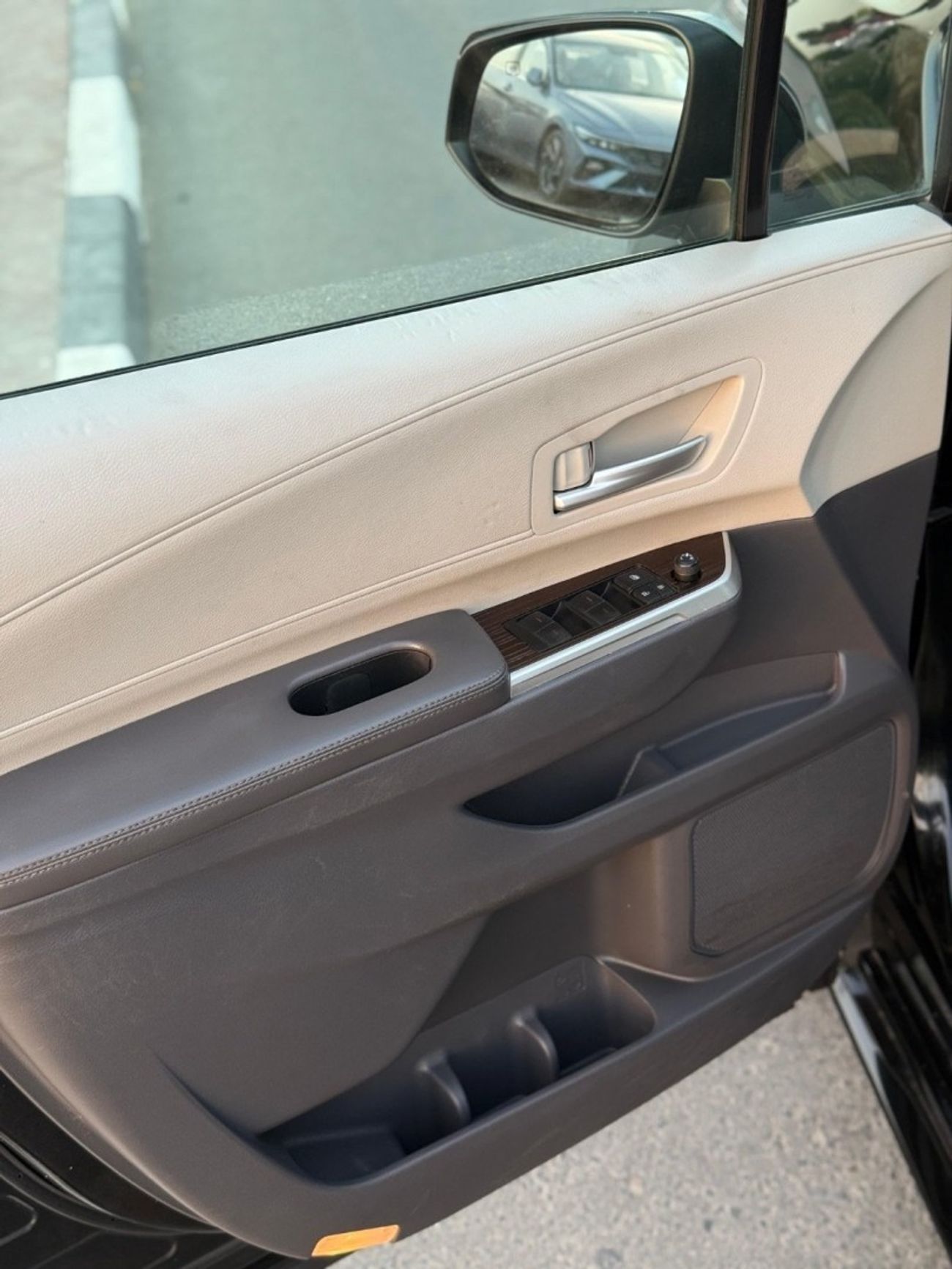 Toyota Sienna XLE Hybrid 2.5