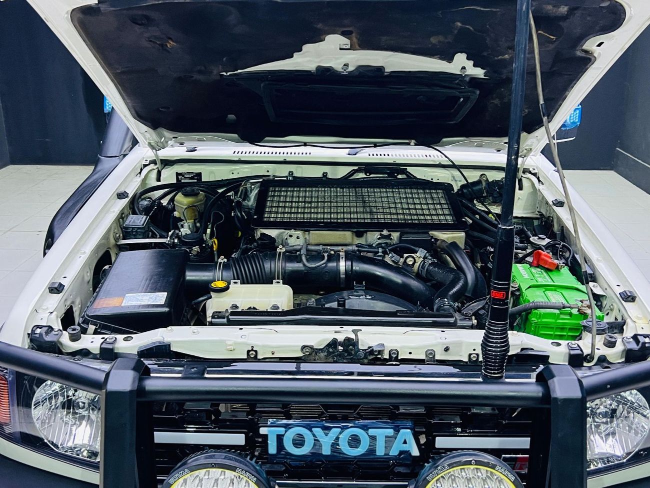 Toyota Land Cruiser Pick Up Double cabin 4.5L, perfect inside and outside