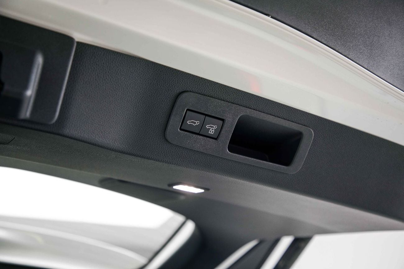 Lexus LX 600 Signature 3.5L - Sonic Quartz Inside Beige | Export Only