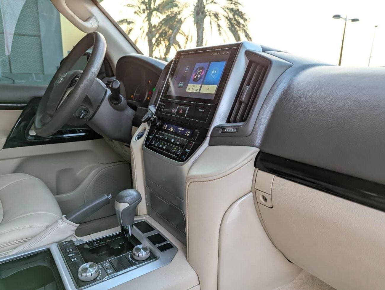 Toyota Land Cruiser GXR Toyota Land Cruiser Model 2019 cylinder 6 petrol