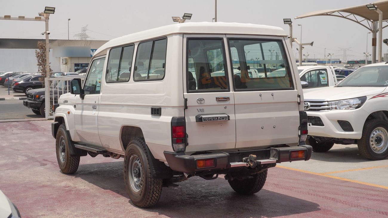 Toyota Land Cruiser 70 4.0L V6 M/T