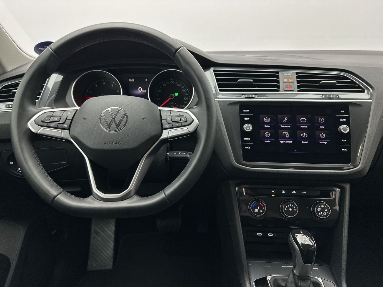 Volkswagen Tiguan LIFE 1.4L | VW Certified | Smart Tech Edition with Camera and Sensors | GCC Specs