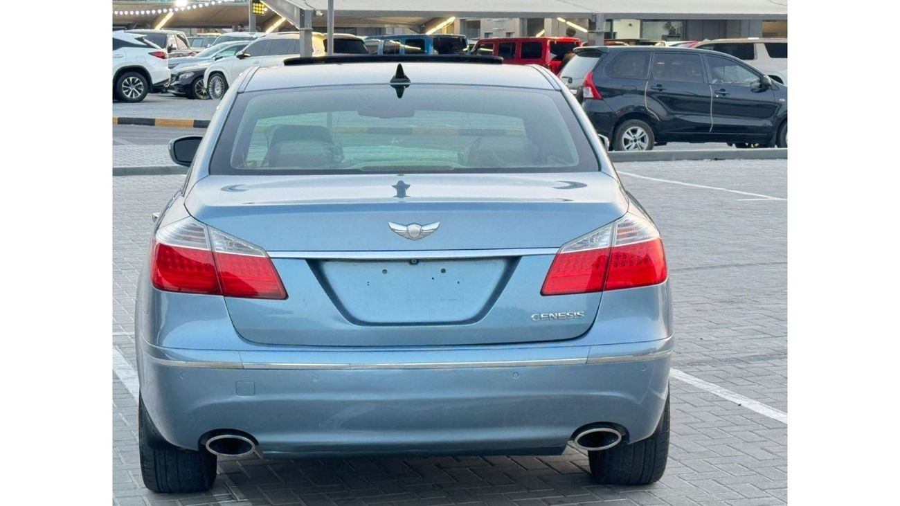 هيونداي جينيسس بحالة ممتازة من الداخل و الخارج